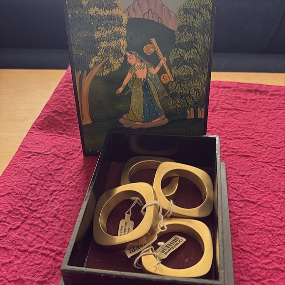 Crate&Barrel Brass Napkin Rings (set of 4) - Picture 3 of 13